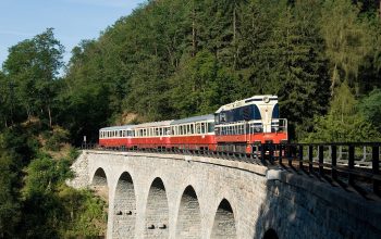 Historické vlaky i moderní Pantery na oslavách 145 let železnice v Čerčanech v sobotu 15. 10. 2016