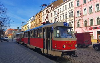 Nostalgická tramvaj 23 jezdí Prahou už dva roky. Svezly se s ní už téměř dva miliony cestujících