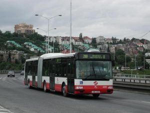 Do sídlišť Bohnice a Čimice vyjely nové kloubové nízkopodlažní autobusy. Foto: Roman Vanka.