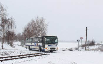 Řídit autobus na sněhu není legrace