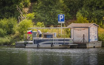 Obnovený přívoz P4 zkrátí cestu mezi Hodkovičkami a Velkou Chuchlí