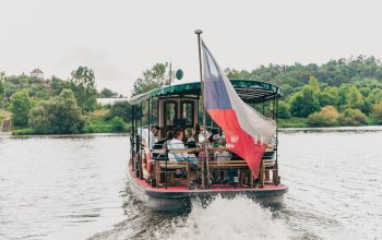 Závěr října v PID: ukončení sezonních přívozů a vlaků, konec letního času a podzimní prázdniny