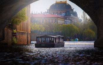 Vltava jako místo k setkání. Festival Poznej Vltavu spojuje kulturu, techniku, přírodu a Prahu skrze její řeku