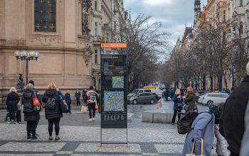 Pěší trasa z Václavského náměstí na Výstaviště získala nové navigační prvky projektu Čitelná Praha