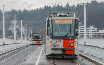 V pátek 17. 4. slavíme Světový den veřejné dopravy. V regionu potěšíme dárečkem, v Praze se oslavy spojí s otevřením Dvoreckého mostu